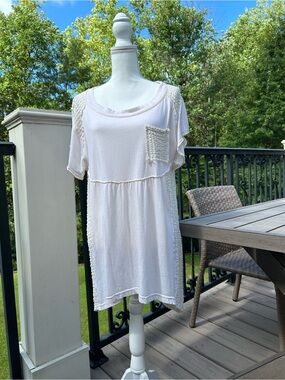 Women's Cream Short-Sleeve Tunic Top L